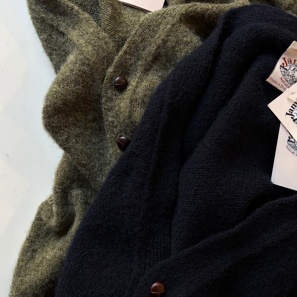 JAMIESON'S OF SHETLAND - Plain Saddle Shoulder Brushed Vee Cardigan